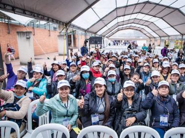 500 mujeres con unidades productivas en Bogotá recibieron ayer un apoyo de $ 3 millones para la capitalización de sus negocios.