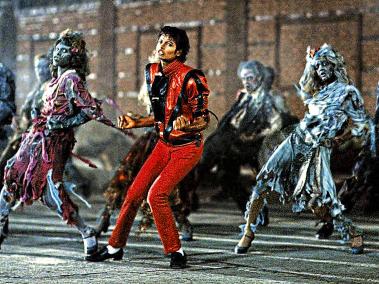 ‘Thriller’, dirigido por John Landis, dura 14 minutos, es un homenaje al género de zombis y terror.