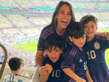 Antonella y sus hijos celebran victoria de Argentina.