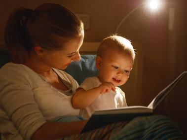 Leer cuentos ayuda a crear vínculos entre padres e hijos
