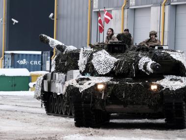 Alemania duda si enviar o no los Leopard 2 a Ucrania.