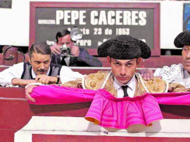 El actor Sebastián Eslava, en una escena del filme, en el papel de su padre, el torero tolimense Pepe Cáceres.
