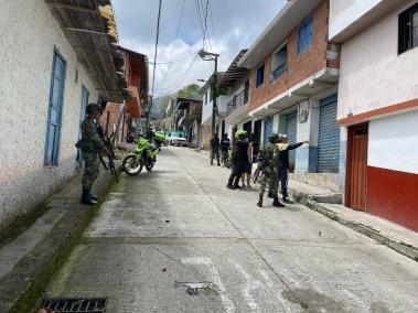 Policía y Ejército patrullan en Nariño y Argelia (Antioquia)