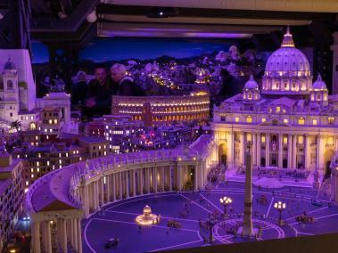 NYT: Un modelo de la Plaza de San Pedro en la Ciudad del Vaticano, parte de Miniatur Wunderland.