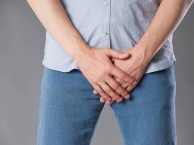 Aunque es raro, se puede producir una fractura de pene cuando ocurre un traumatismo en un pene erecto.