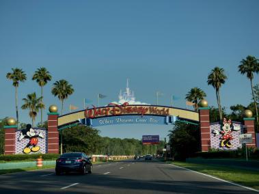 Entrada del parque temático Walt Disney World en Orlando, Florida.