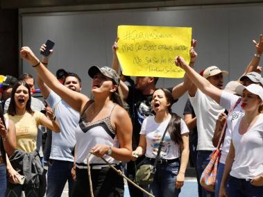 Protesta de trabajadores de Viva Air en Medellín.