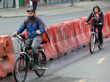 Estas bicicletas no podrán transitar sobre las aceras o andenes de la ciudad.