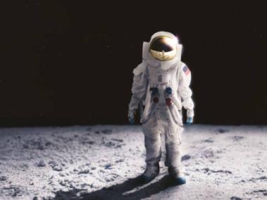 El astronauta desechó su orina al acabar su viaje por la Luna.