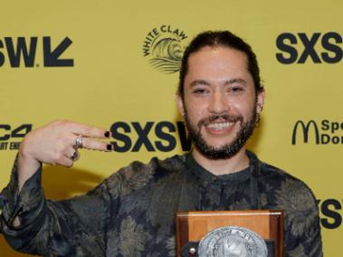 Jorge Cadena con el premio especial South By Southwest, en Austin, Texas.