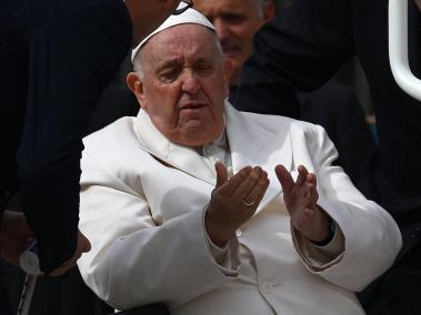 Papa Francisco al final de la audiencia general semanal en la plaza de San Pedro del Vaticano este miércoles.