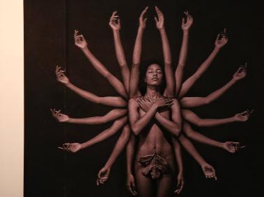 En la biblioteca Departamental se encuentra la exposición del fotógrafo Gustavo Combariza, quien ha experimentado la desnudez, la ilusión, el dolor y los deseos a través de su exposición Expuesto, Realidades sin Máscaras.