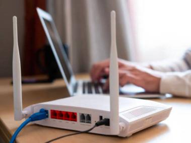 El Router es un aparato tecnológico que envía información de internet a su hogar.