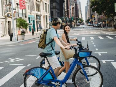 Otra de las iniciativas es el de impulsar el uso de la bicicleta y del transporte público.
