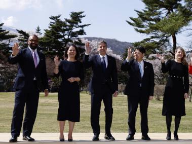 Líderes del G7 muestran frente unido sobre China tras controversia con Macron.