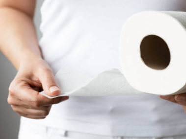El papel higiénico suele estar diseñado para que se descomponga el contacto con el agua.