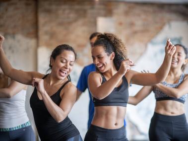 El baile ayuda a eliminar caloría y aumentar el estado de ánimo.