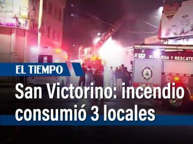 En la Bogotá noctámbula. Grave incendio en San Victorino deja pérdidas totales en tres locales comerciales. El fuego se propagó por más de 3 horas y fueron necesarias cuatro máquinas y 40 bomberos para poder controlar la conflagración. Las pérdidas son millonarias y hasta el momento se desconocen las causas del siniestro