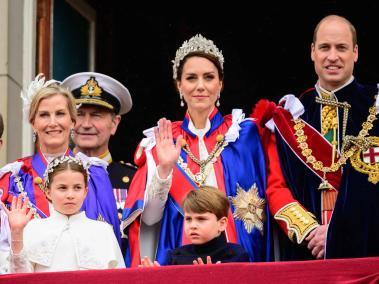 El príncipe Guillermo y Catalina, la princesa de Gales, en el balcón del Palacio de Buckingham.