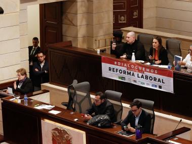 La ministra Gloria Inés Ramírez participó en una audiencia pública sobre la reforma laboral en el Congreso.