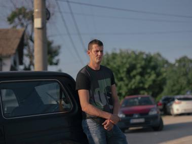 NYT: Stefan Markovic, de 29 años, perdió a varios amigos en un reciente tiroteo masivo en Dubona, Serbia.