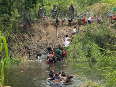 En la agonía del Título 42, los migrantes que se encuentran varados en la frontera de Matamoros, Tamaulipas, en el norte de México, han padecido crisis nerviosas y no han dejado de lanzarse al río Bravo.
