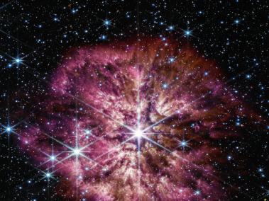 NYT: La estrella caliente Wolf-Rayet 124, captada por el Telescopio Espacial James Webb antes de convertirse en una supernova.