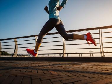 Los expertos señalan que el contacto del pie con el suelo al correr varía en función de cada persona, el tipo de terreno y el calzado que lleva.