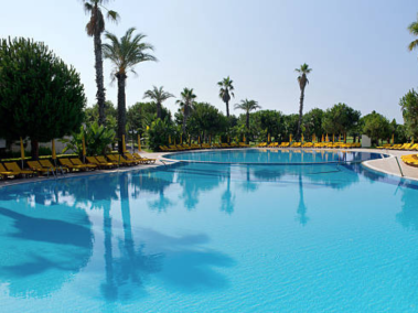 Sharm el Sheik, Egipto y San Alfonso del Mar, Chile, se consideran que son dos de las piscinas más grandes del mundo.