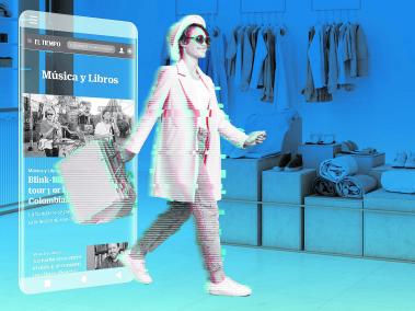 Un suscriptor digital sale ‘de compras’ desde su celular, pues ya tiene acceso a los beneficios del Club EL TIEMPO Vivamos.
