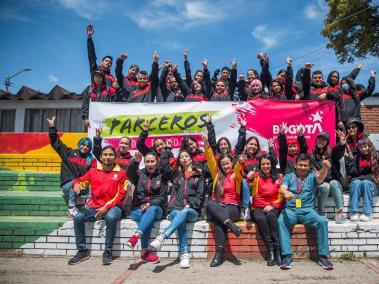 Dentro de Bogotá Local está el programa Parceros por Bogotá, donde los jóvenes participantes realizan trabajos comunitarios.