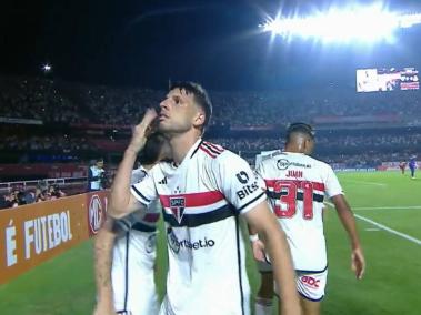 Jonathan Calleri celebra el gol de Sao Paulo al Tolima.