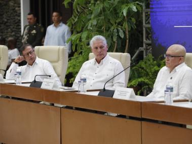 Gustavo Petro, presidente de Colombia, Miguel Díaz-Canel, presidente de Cuba, y Antonio García, comandante del Eln.