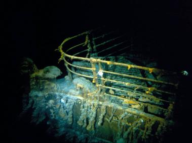 Imagen tomada durante la histórica inmersión de 1986, cortesía de WHOI (Institución Oceanográfica Woods Hole) y publicada el 15 de febrero de 2023, muestra la proa del Titanic.