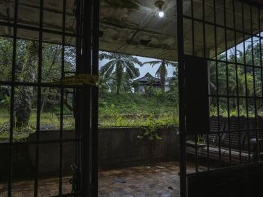 NYT: Muchos de los hombres encontrados en jaulas en una finca de Indonesia habían sido torturados y agredidos.