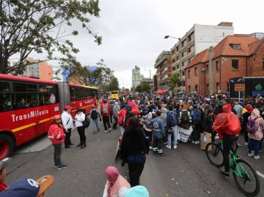 Protestas y bloqueos en la Caracas con 53 por parte de varias asociaciones de recicladores.