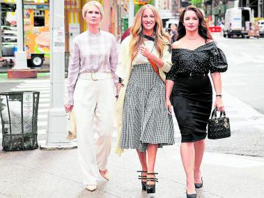 Cynthia Nixon (Miranda), Sarah Jessica Parker (Carrie) y Kristin Davis (Charlotte) son los personajes principales de la serie ‘And Just Like That...’, que traen una mirada feminista para la época actual.