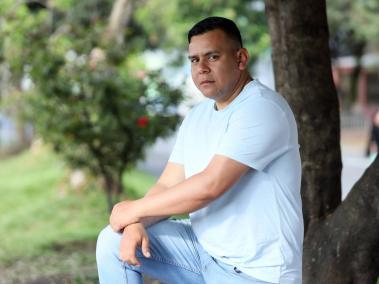 Raúl Fernando tiene 33 años y es patrullero de la Policía.