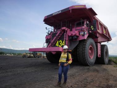 Marilsa Ortiz Guariyú, de la comunidad de Guaimarito, en La Guajira, además de operadora, es instructora y madrina en la minera de carbón.