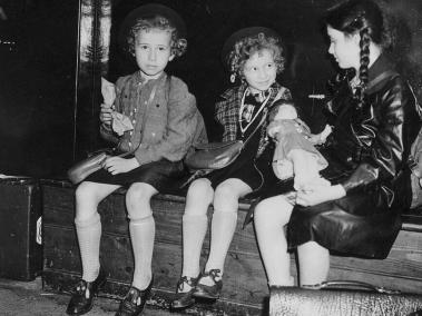 Durante mucho tiempo fueron conocidas solo como "tres niñas pequeñas", pero ahora sabemos que son Ruth (izquierda) e Inge Adamecz y Hanna Cohn.