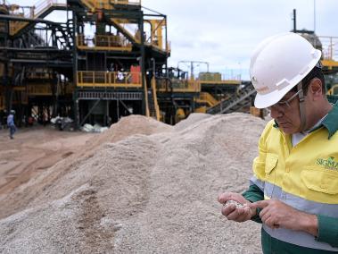 NYT: Establecer una cadena de suministro de litio será costoso: dls. 51 mil millones, dice una consultoría. En una mina brasileña.