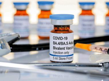 Las vacunas bivalentes combaten tanto la variante original del virus como sus mutaciones.