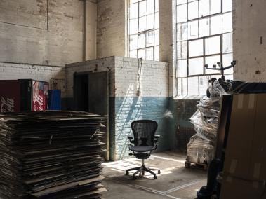 NYT: Desde que llegó el Covid, unas 2 mil empresas han almacenado muebles en Dumbo Moving and Storage.