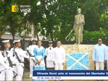 Gustavo Petro presentó, junto al gobernador de San Andrés, una ofrenda floral en el monumento a Simón Bolívar en San Andrés, como parte de la conmemoración del Día de la Independencia.