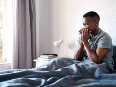 ¿Por qué los médicos recomiendan dormir para curar la gripa?