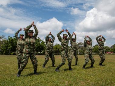 El Ejército Nacional de Colombia se preparó para recibir a 1.296 mujeres a comienzos de este año para que prestaran su servicio militar, el cual es voluntario a diferencia del obligatorio de los hombres en el país. De esas mujeres que entraron a las fuerzas, nueve de ellas se encuentran en Barranquilla, siendo algunas oriundas de otros territorios.