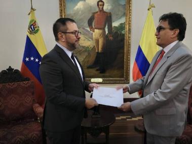 Embajador de Colombia, Milton Rengifo y el canciller de Venezuela, Yván Gil.
