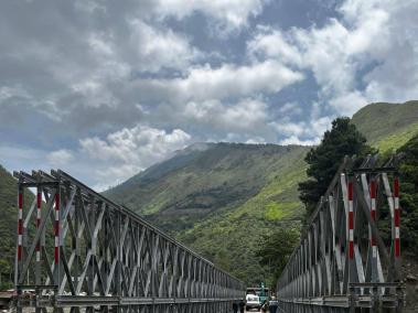 La concesión Coviandina, que opera el tramo entre El Tablón y Chirajara, espera  poner en servicio esta tarde el segundo puente Bailey.