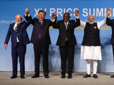 Los presidentes de Brasil, China y Sudáfrica, junto al primer ministro de la India, y el ministro de Asuntos Exteriores de Rusia, en la cumbre de los Brics.