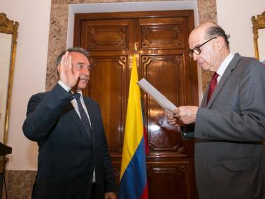 Enrique Santiago y Álvaro Leyva durante el acto en Madrid.